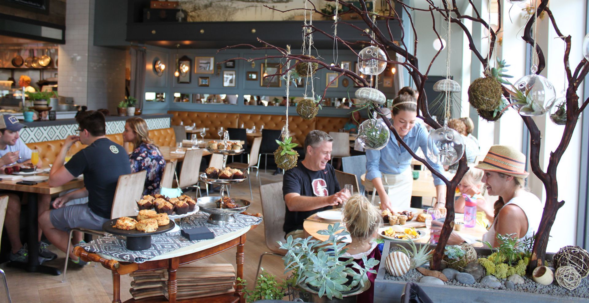 Guests enjoying brunch at The Osprey Tavern